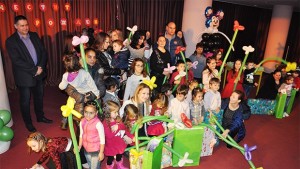 Кметът празнува с 28 кръщелници