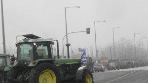 Гръцки фермери успяха да блокират границата ни за малко ВИДЕО