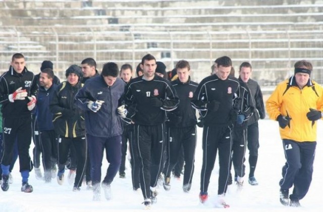 Етър” разби с 4:0 като гост Ботев” (Гълъбово)