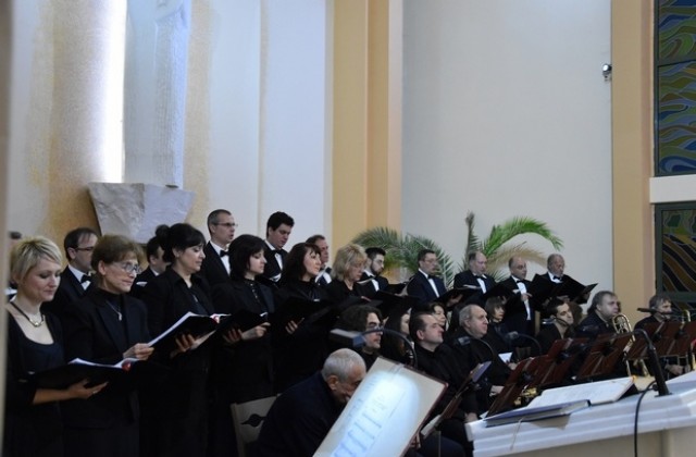 Общински хор Гена Димитрова кани меломаните на Оперна класика