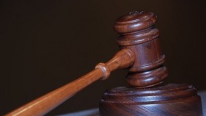 Затворник извършил убийство по време на отпуск застава на подсъдимата