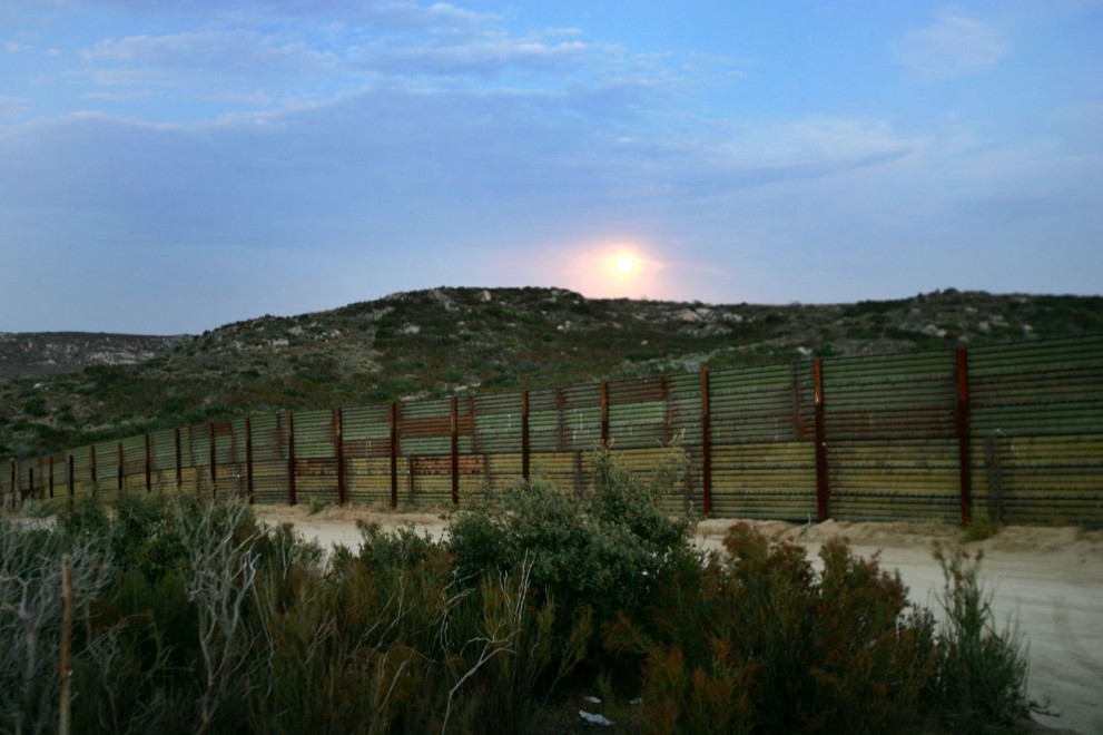 Израелският премиер заяви, че подкрепя издигането на стена на границата между САЩ и Мексико