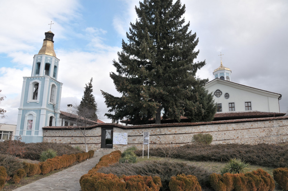 храм "Св. Въведение Богородично" в Панагюрище