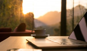 Какво наистина се случва с цените на роуминга от България