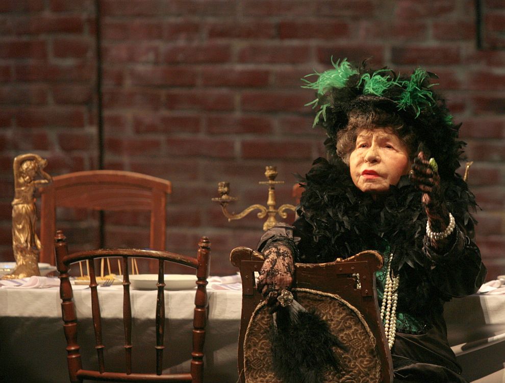 Голямата актриса Стоянка Мутафова празнува 95-и рожден ден.