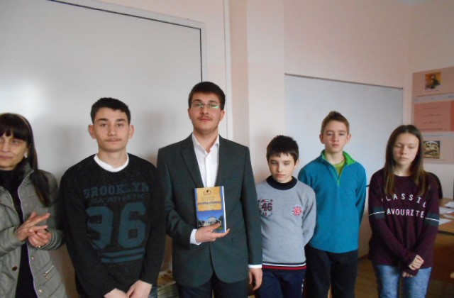 Деца от Видин получиха дарение патриотични книги.