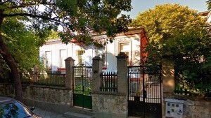 Розовата къща