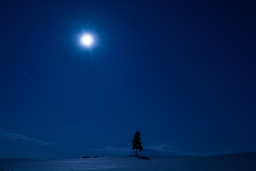 Снежна луна, лунно затъмнение и пълнолуние в една нощ
