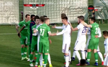 Червен картон за Йордан Минев, наплю съперник