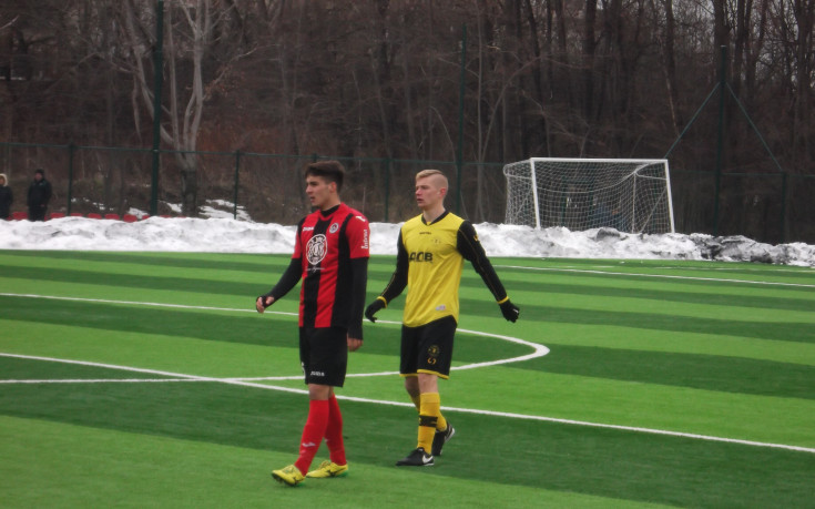 Локо Сф се разделя с шестима