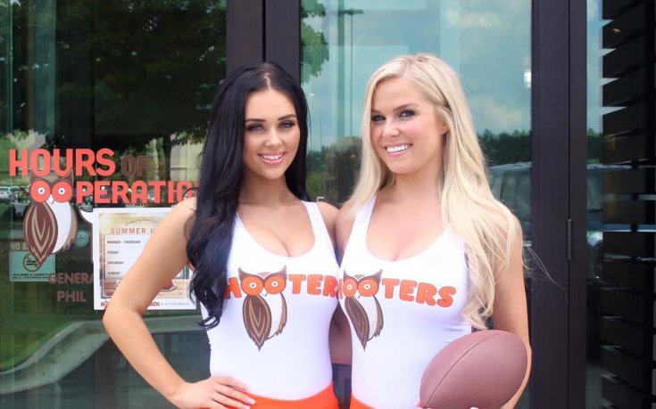 Спортни гърли примамват със секси форми