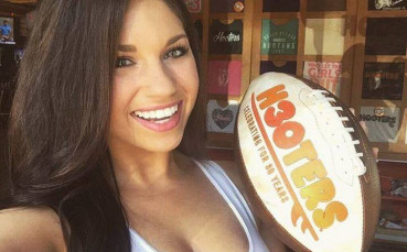 facebook.com/hooters/