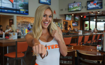 facebook.com/hooters/