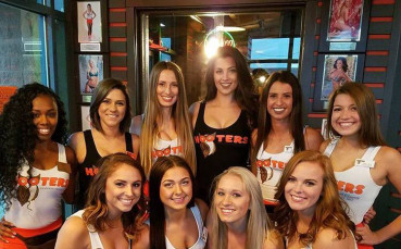 facebook.com/hooters/