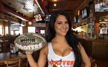 facebook.com/hooters/