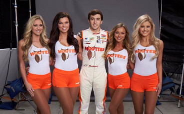 facebook.com/hooters/