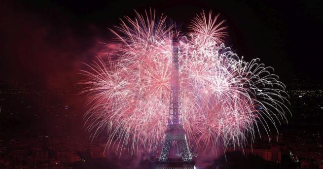 С парад концерти и заря Франция отбелязва националния си празник