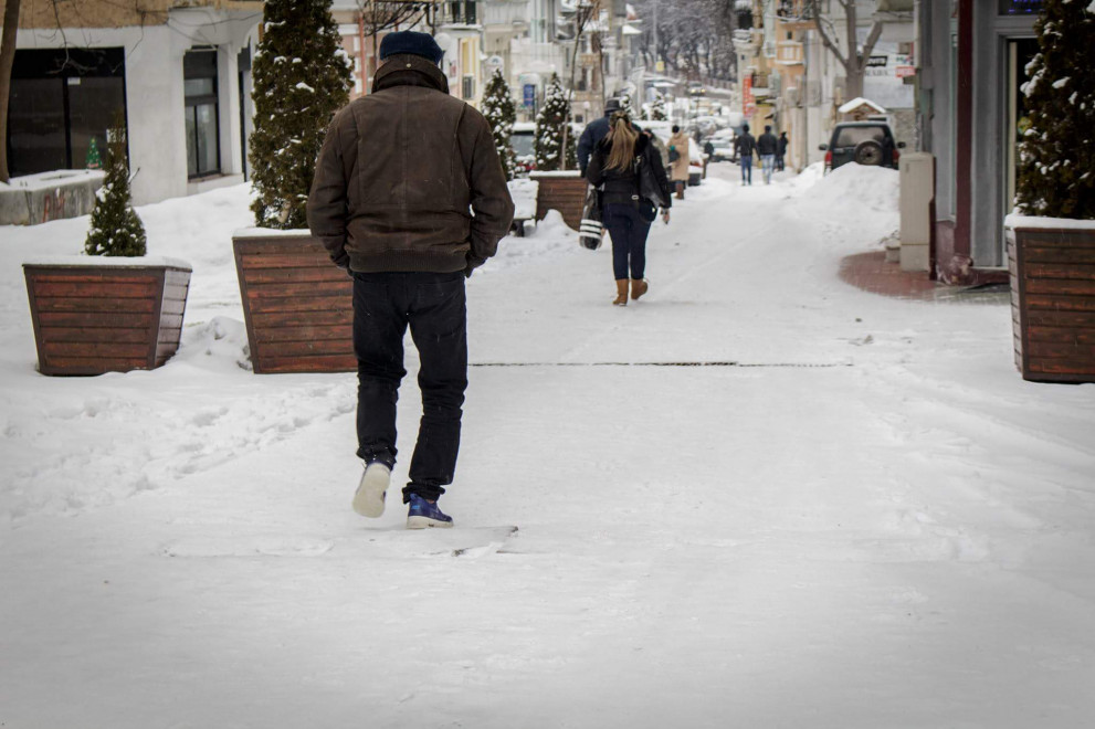 Сутрешният лед поднася неприятни изненади на пешеходците