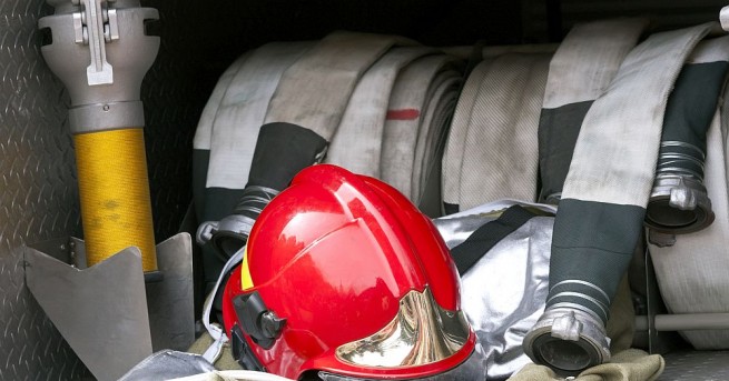 Неизвестни мъже подпалиха два автомобила в столичния квартал Горна баня