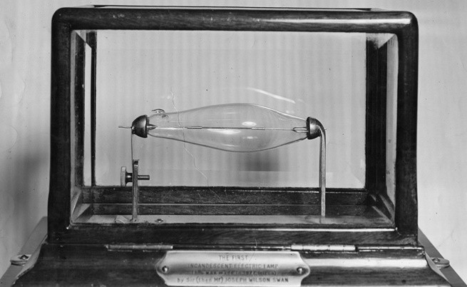 около 1878 г., снимка на електрическата крушка на Джоузеф Суон