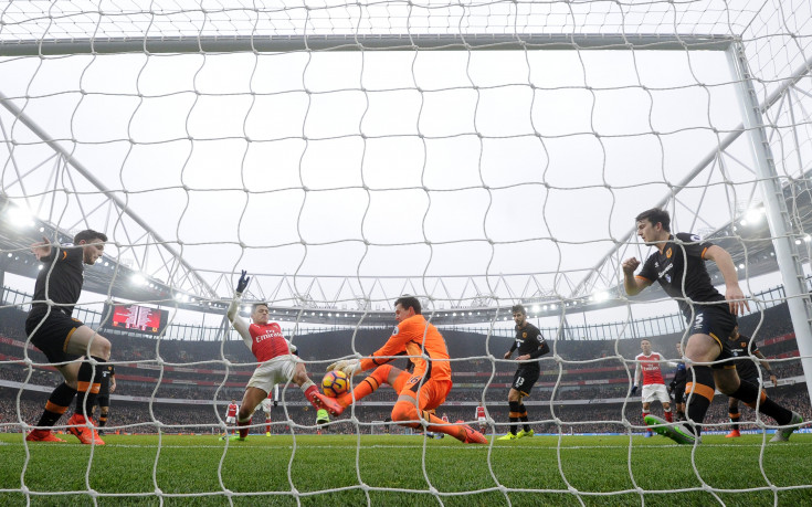 Ръце и Санчес донесоха три точки за Арсенал