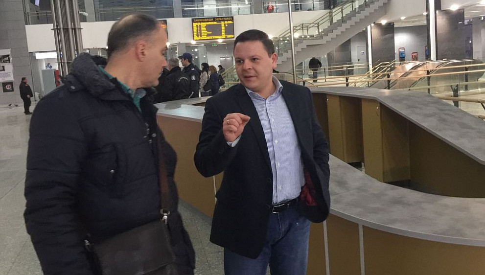 Служебният министър на транспорта Христо Алексиев на изненадваща проверка на Централната жп гара в София