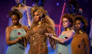 Бионсе подлуди всички - пя, плака и показа коремче