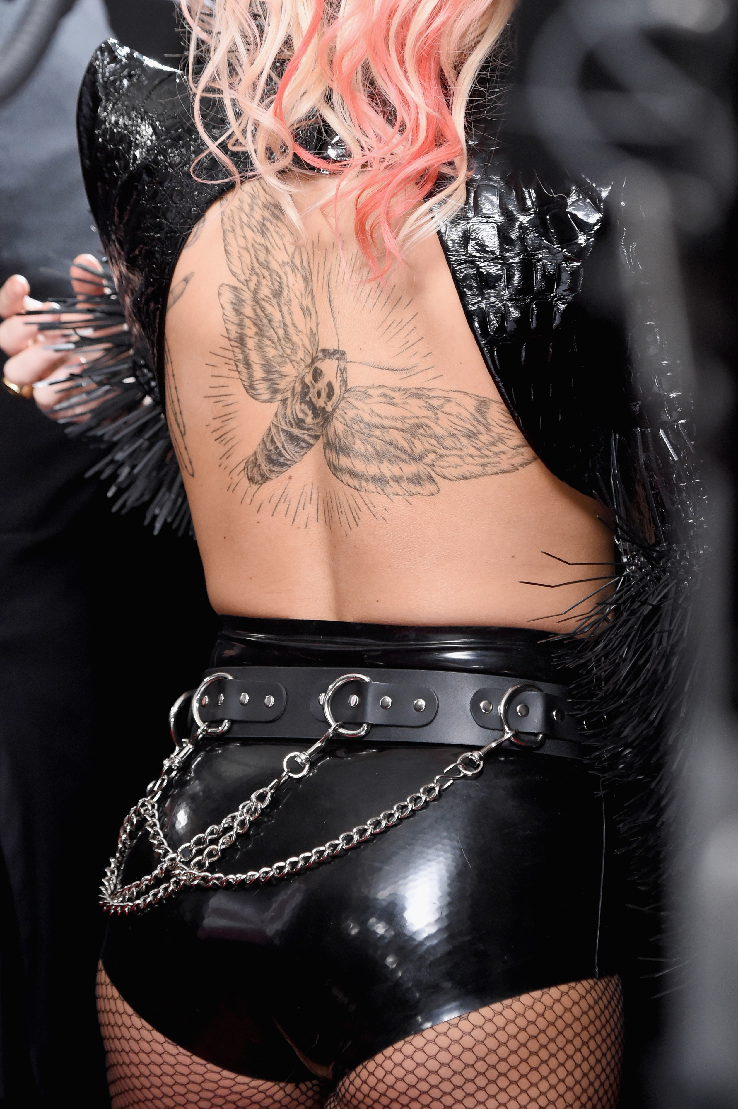 Лейди Гага със скандално късо сако