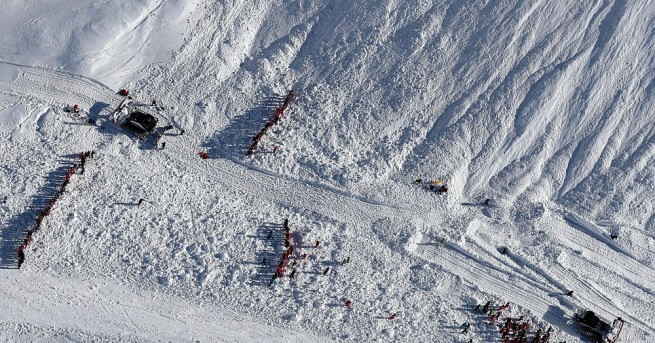 Четирима туристи загинаха в Швейцарските Алпи и петима други са