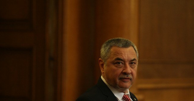 Валери Симеонов публикува в twitter апел с който призовава дискотеките