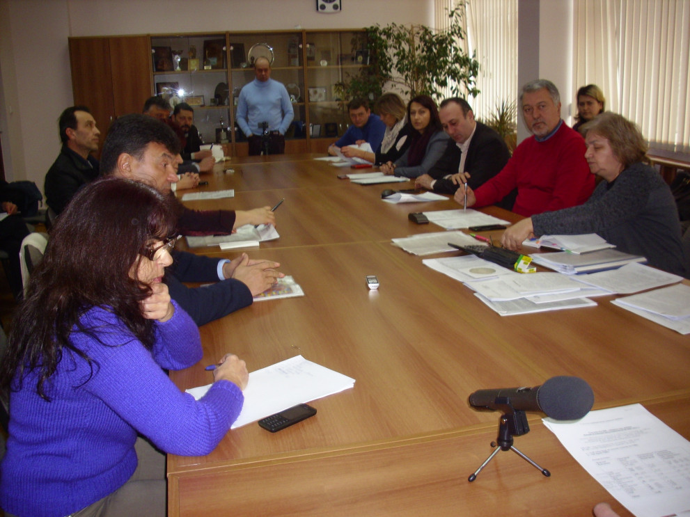 Работен момент от консултациите на политическите представители, свикани от кмета на Добрич