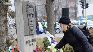 Стотици варненци се стекоха пред паметника на Апостола