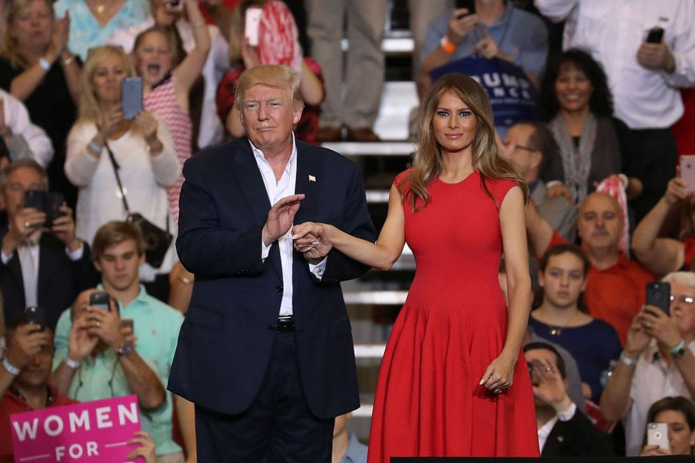 Американският президент Доналд Тръмп и съпругата му Мелания на митинга във Флорида