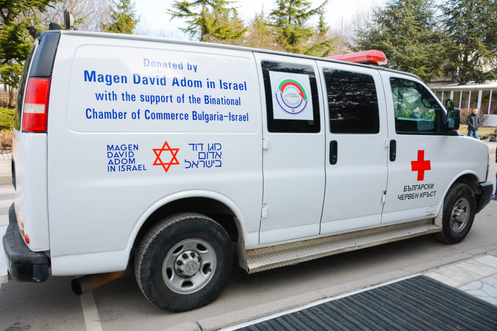 Реанимобилът е безвъзмездно предоставен от организацията Червен Давидов щит на Израел чрез Двунационалната търговска камара България – Израел