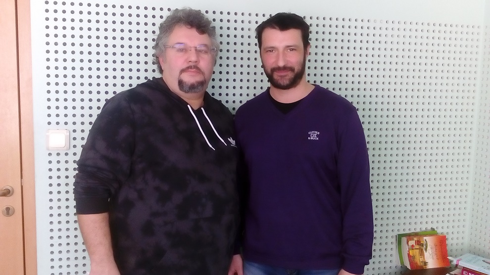 Манол Пейков (вляво) и водещият Кирил Кирилов