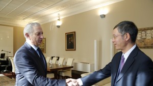 Огнян Герджиков и Луо Чонгфу