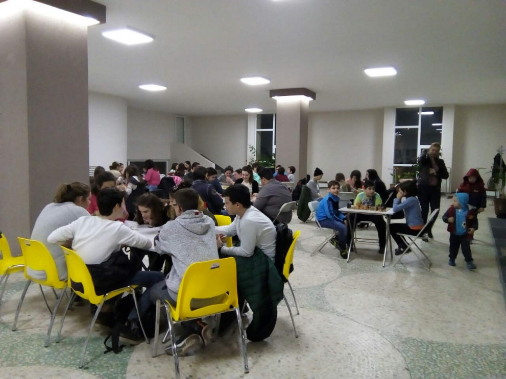 Участници във Вечерта на игрите в Младежкия център в Добрич