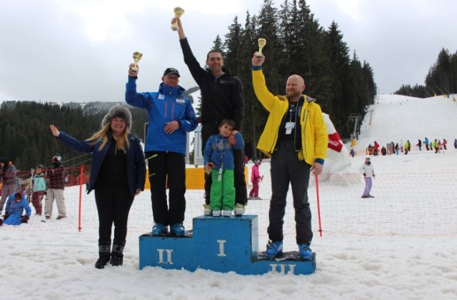 Дипломати мериха сили в състезание по ски