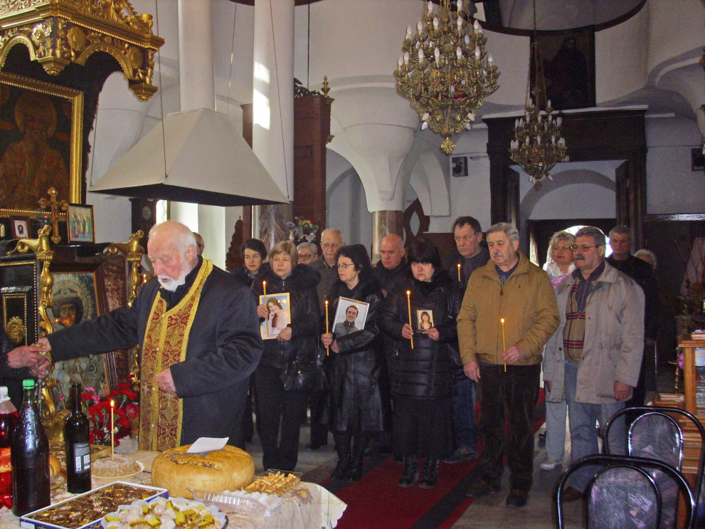 С панихида почетоха жертвите на пожара във влака София-Кардам