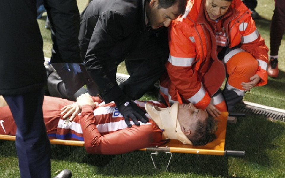 Торес се завръща след припадъка, за да помогне на Атлетико в ШЛ