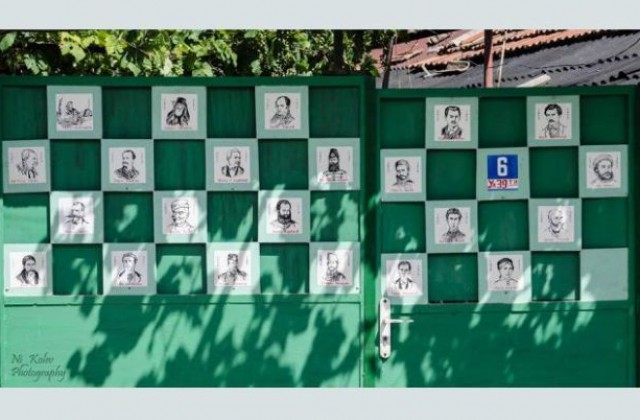 Портата на учителя Ангел Ташков в Паталеница