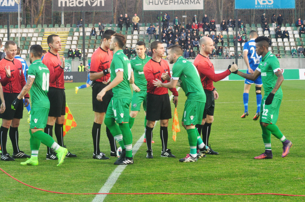 На последното домакинство на "Лудогорец" с "Верея" сектор "В" все още бе отворен