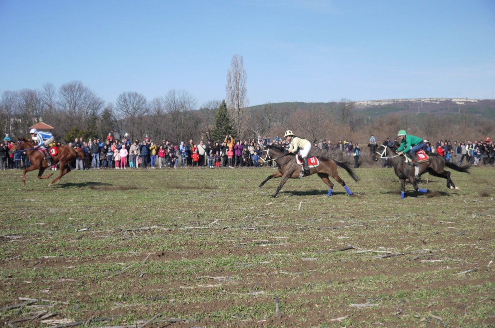 Състезания с коне на Тодоровден в Шумен