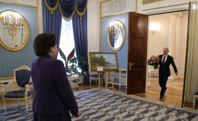 Валентина Терешкова, на която Путин подари цветя, а Живков награди