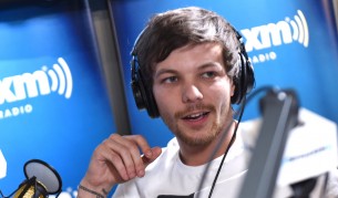 Арестуваха тийн идол за нападение над папарак (видео)