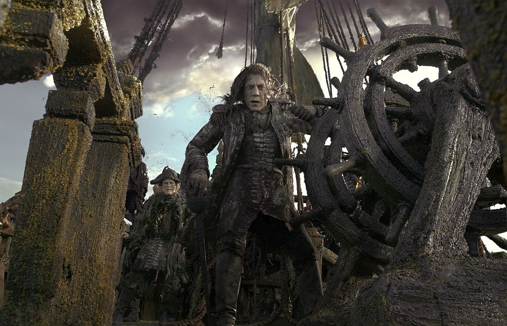 Хавиер Бардем в ролята на мистериозния капитан Салазар „Карибски пирати: Отмъщението на Салазар“.