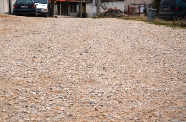 Обновиха улиците в благоевградското село Покровник