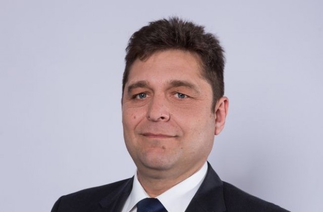 Д-р Андриан Райков