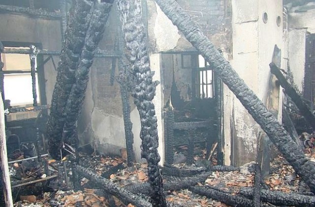 Павел Харакирито опожари къщата през ноември 2012 година. Трима души намериха смъртта си в нея