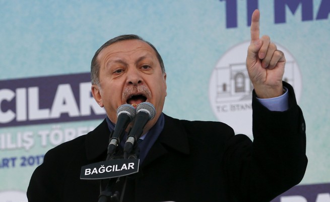 Конфликтът между Турция и Холандия се задълбочава, Ердоган се намеси
